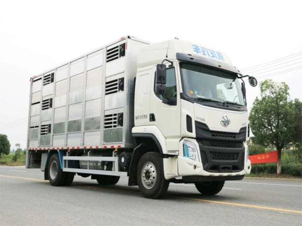柳汽国六9.6米畜禽运输车